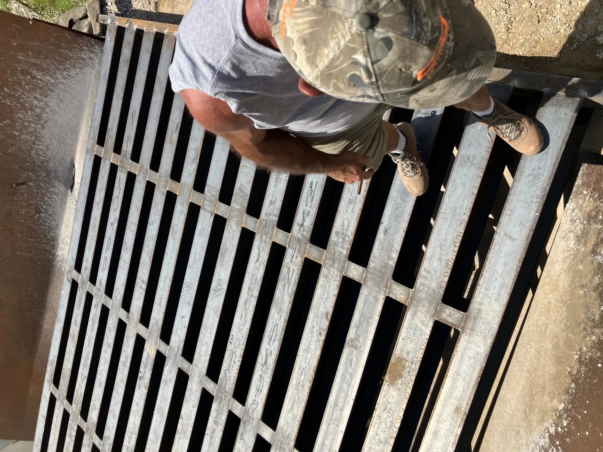 Steel slat gate fabrication